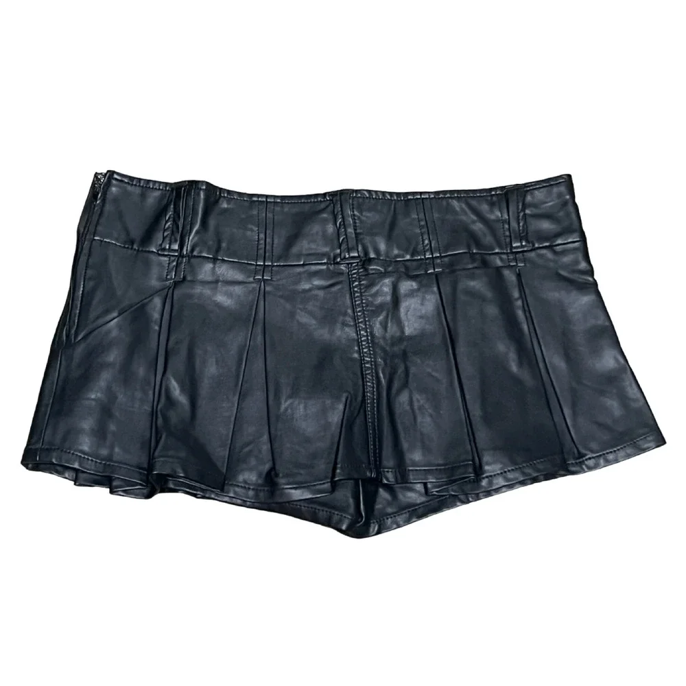 NEW FREE PEOPLE BLACK VEGAN FAUX LEATHER PLEATED MICRO MINI SKORT SKIRT SZ 10